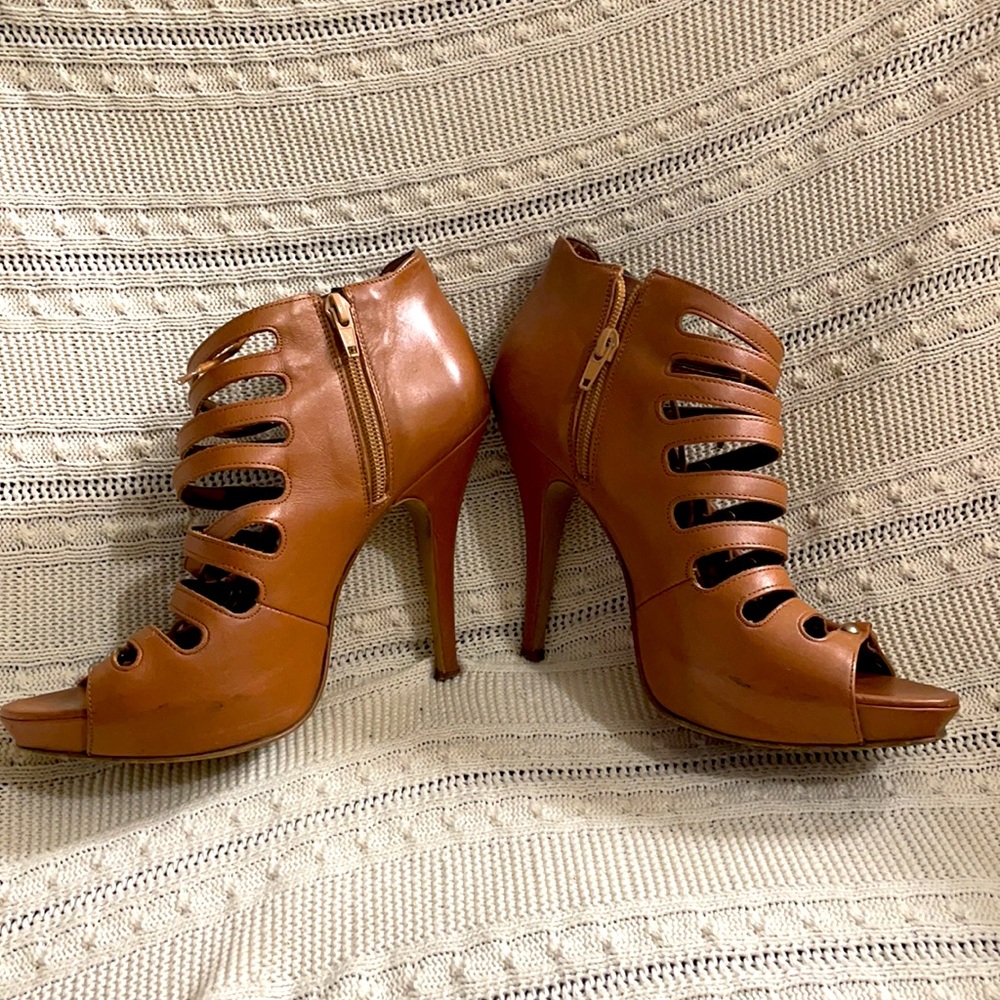 Used - Picture 2 of 4